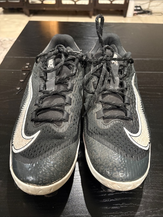 Nike Black and White Baseball Cleats with Speckled Midsole